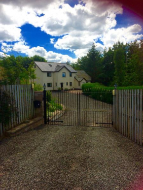 Cottage at the Hollow